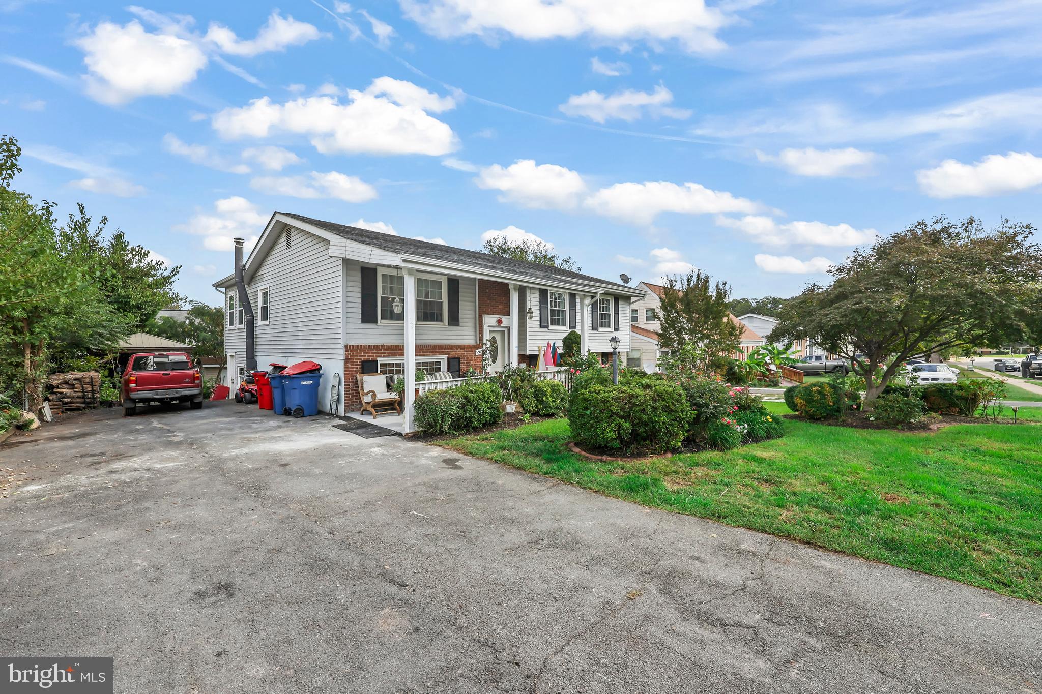 1305 E MAPLE AVENUE