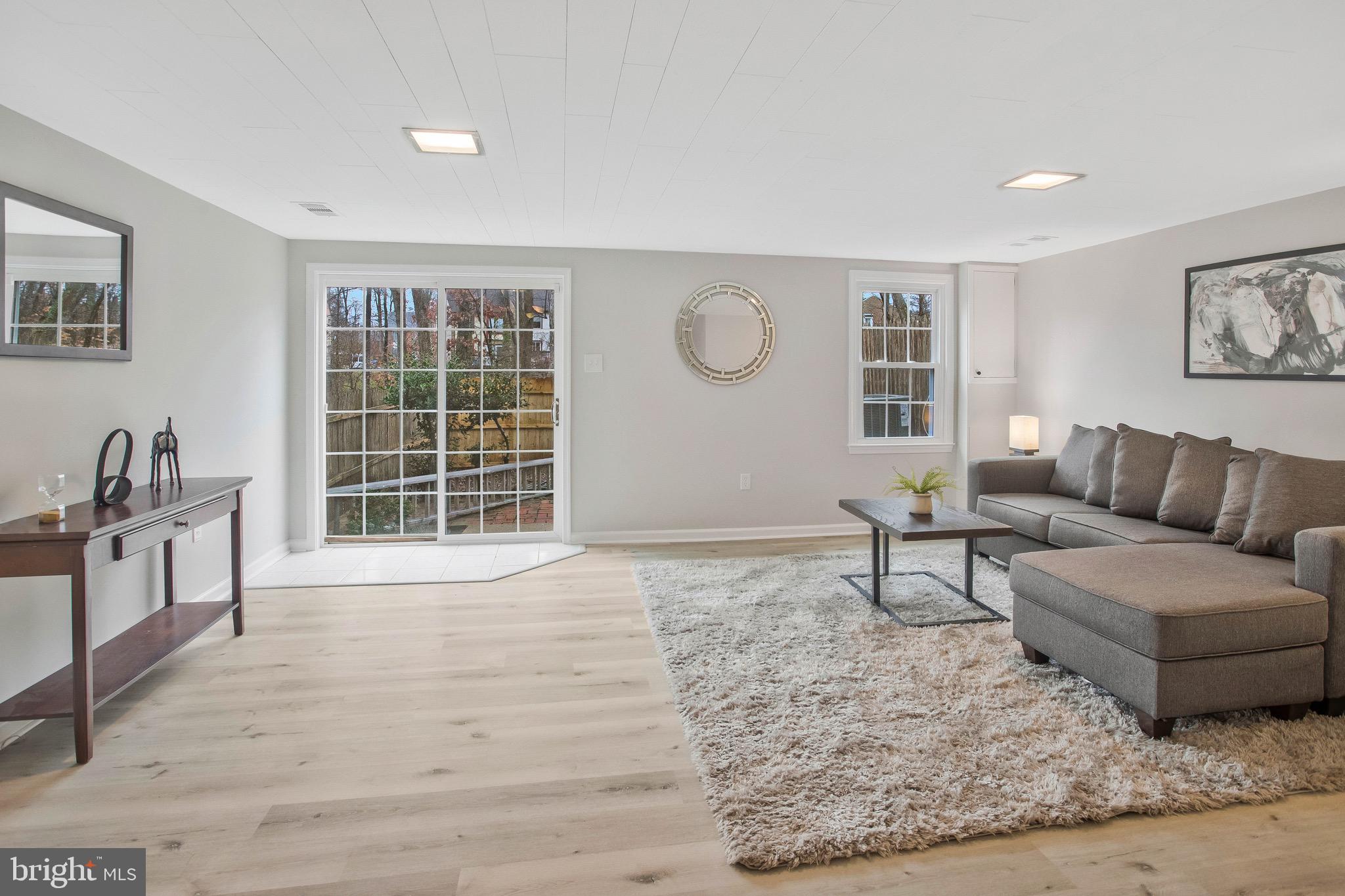 LAKE RIDGE - Residential