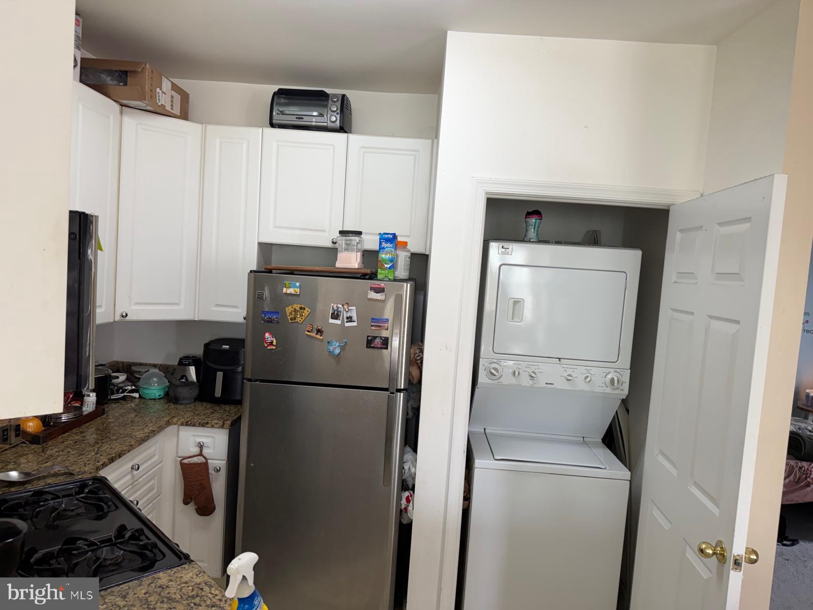 CHRISTOPHER AT CEDAR LAKES - Residential Lease