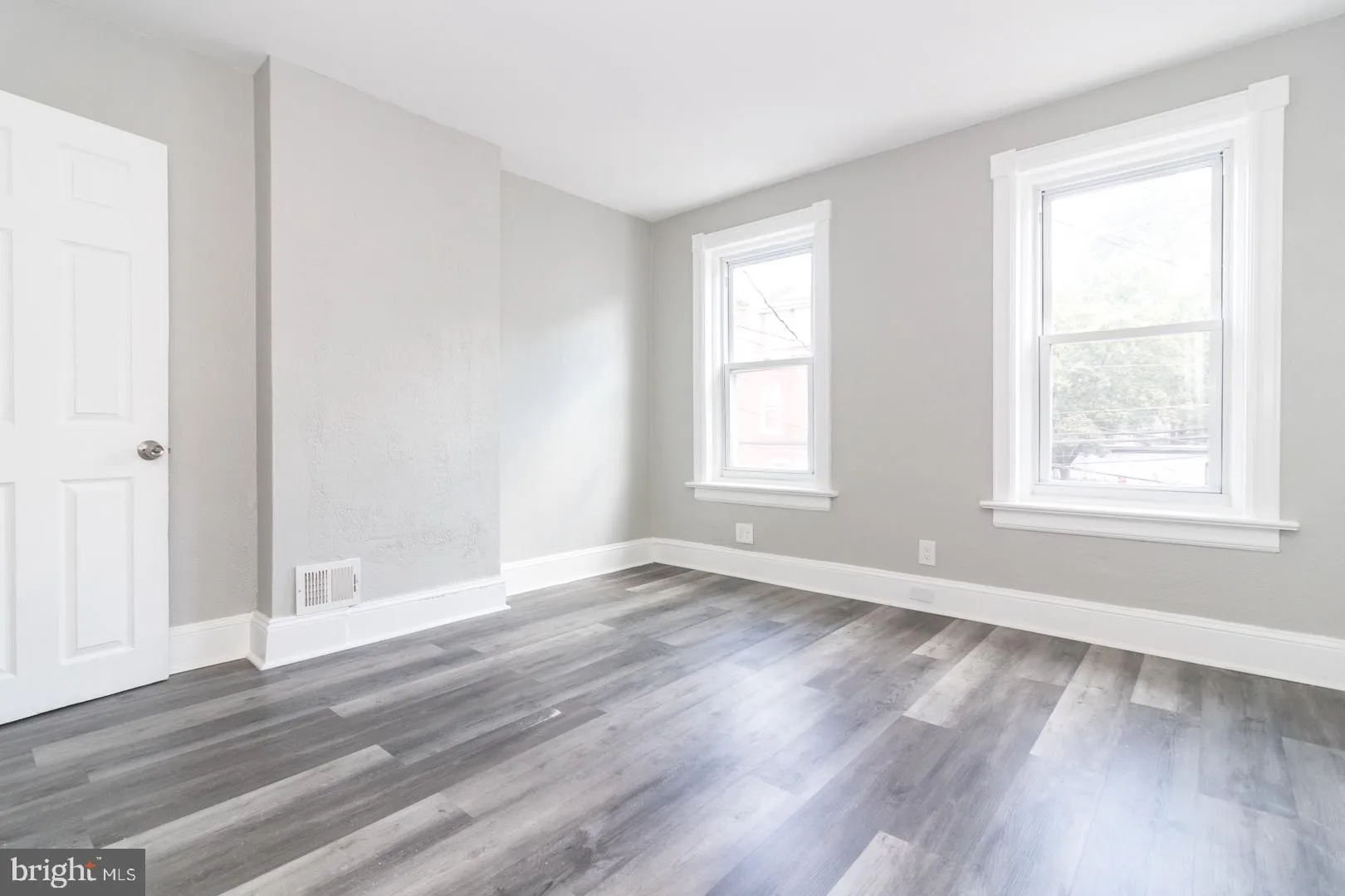 Trenton, New Jersey 08611, United States, 3 Bedrooms Bedrooms, ,1 BathroomBathrooms,Residential,Pending,200954