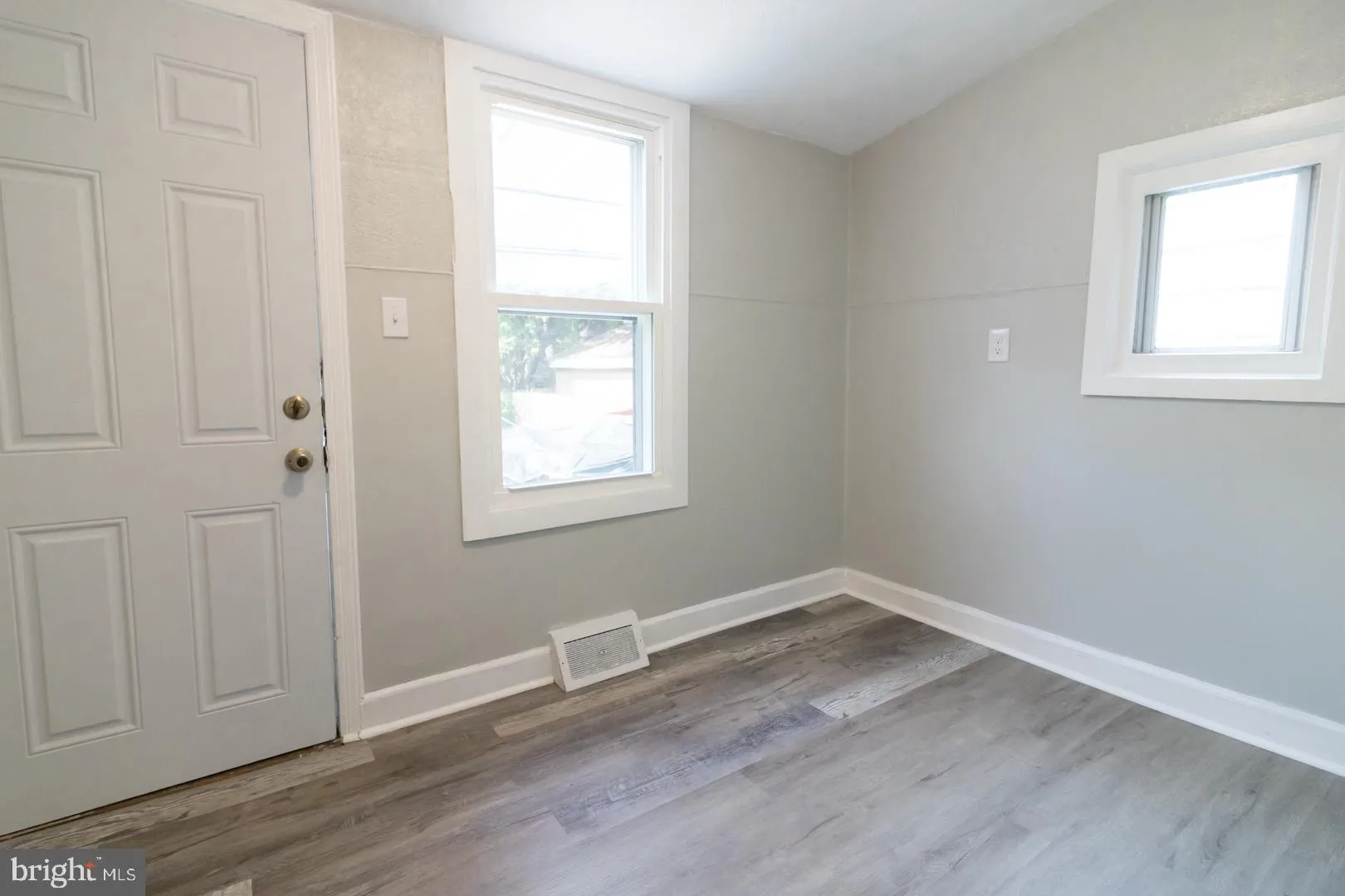 Trenton, New Jersey 08611, United States, 3 Bedrooms Bedrooms, ,1 BathroomBathrooms,Residential,Pending,200954