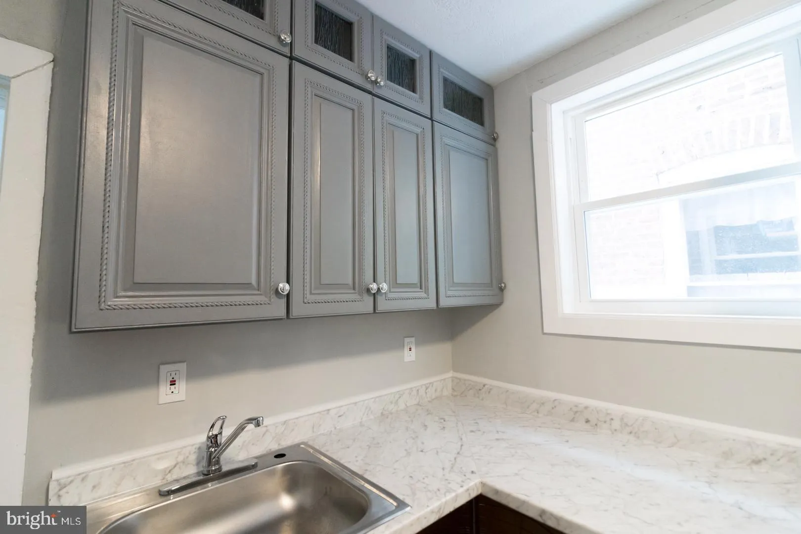 Trenton, New Jersey 08611, United States, 3 Bedrooms Bedrooms, ,1 BathroomBathrooms,Residential,Pending,200954