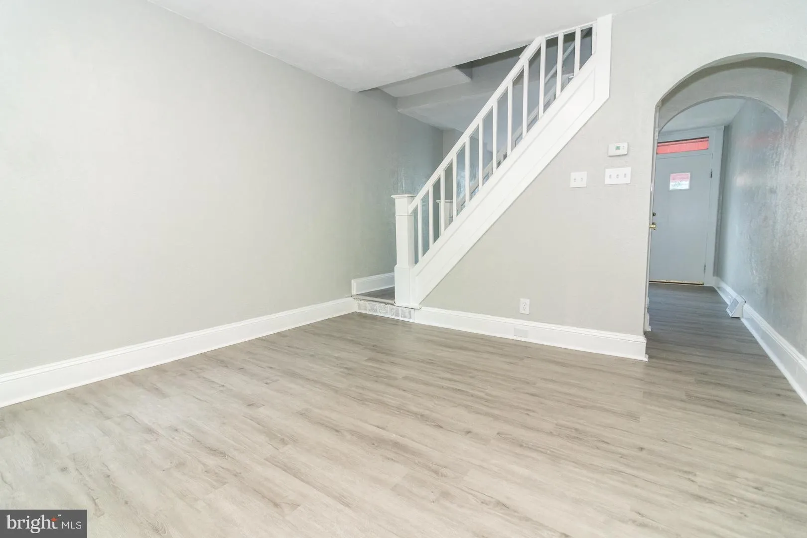 Trenton, New Jersey 08611, United States, 3 Bedrooms Bedrooms, ,1 BathroomBathrooms,Residential,Pending,200954