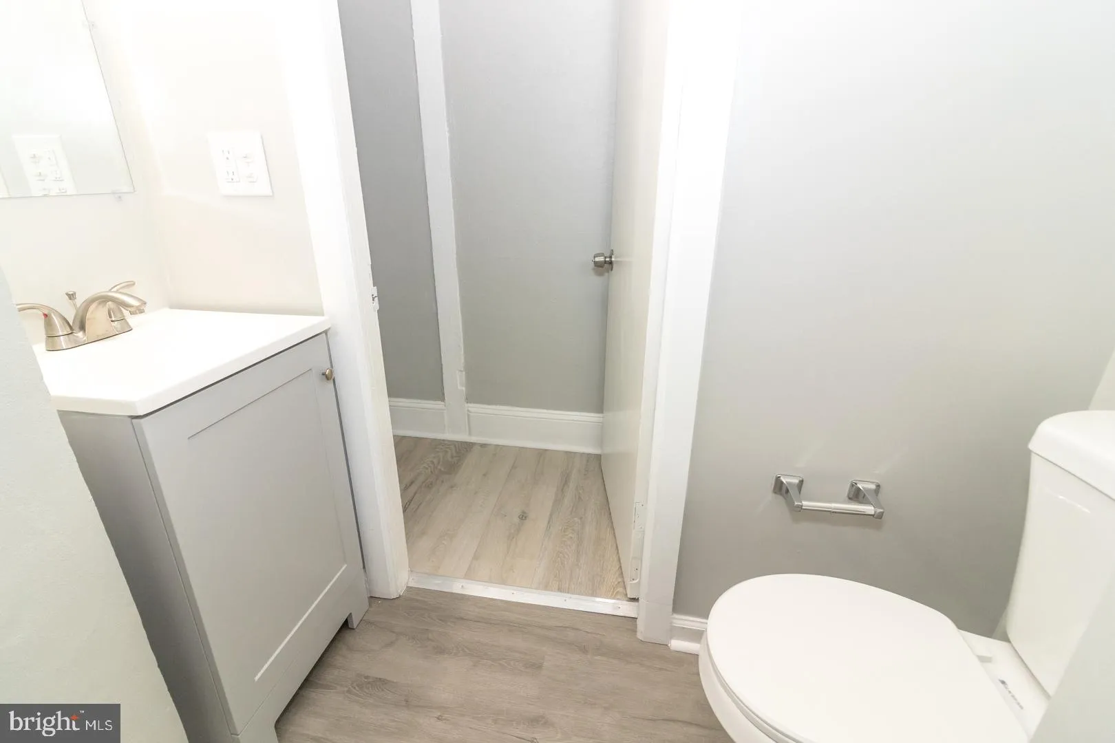 Trenton, New Jersey 08611, United States, 3 Bedrooms Bedrooms, ,1 BathroomBathrooms,Residential,Pending,200954