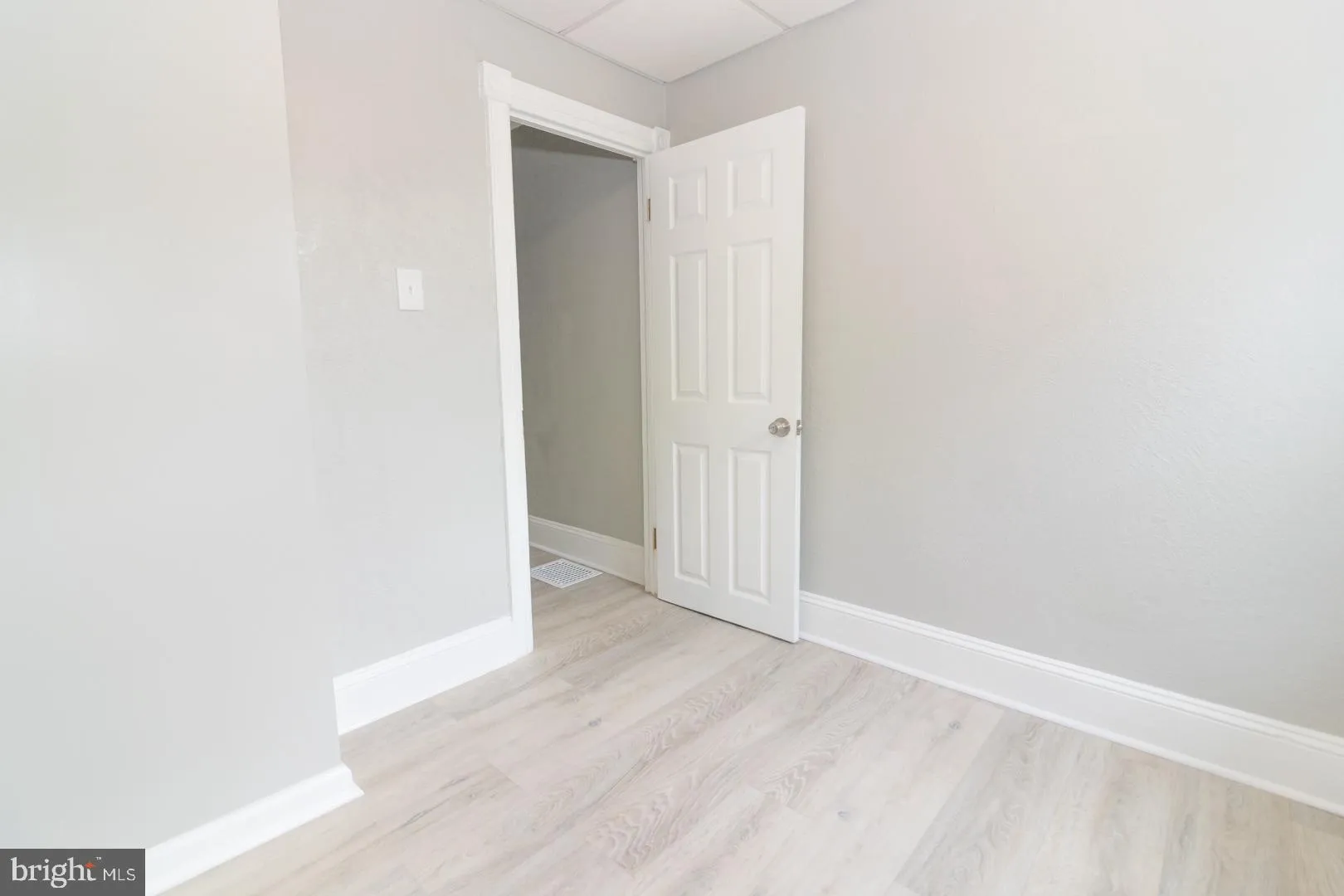 Trenton, New Jersey 08611, United States, 3 Bedrooms Bedrooms, ,1 BathroomBathrooms,Residential,Pending,200954