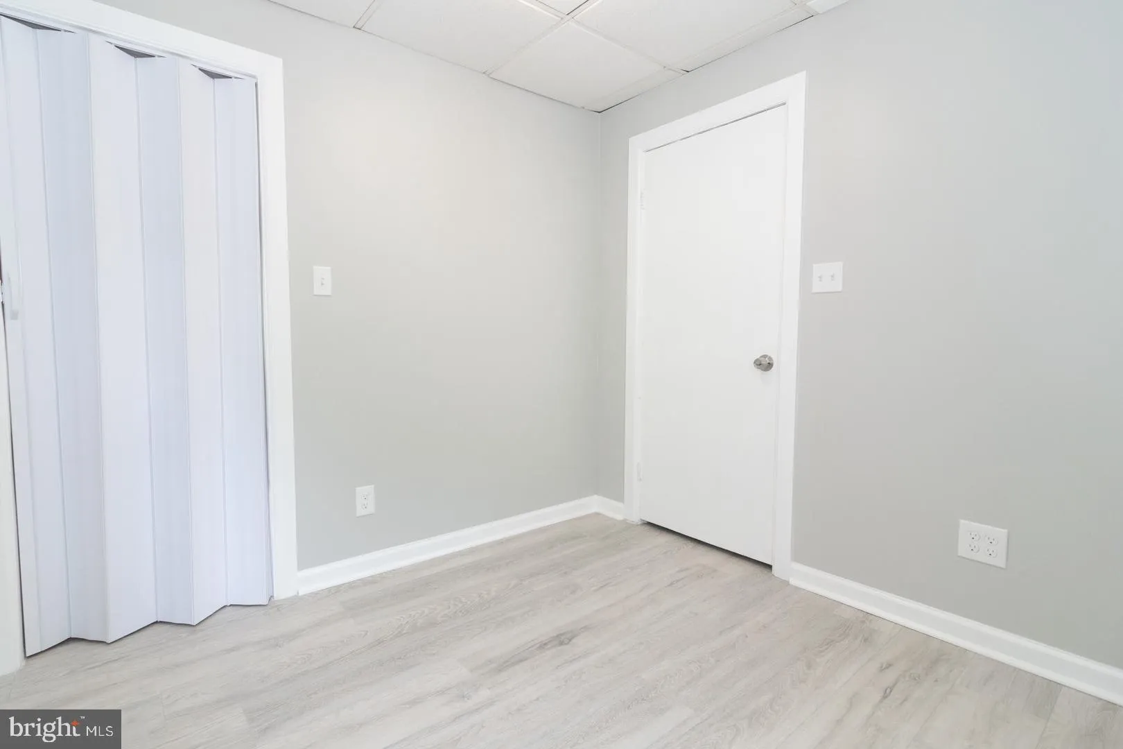 Trenton, New Jersey 08611, United States, 3 Bedrooms Bedrooms, ,1 BathroomBathrooms,Residential,Pending,200954