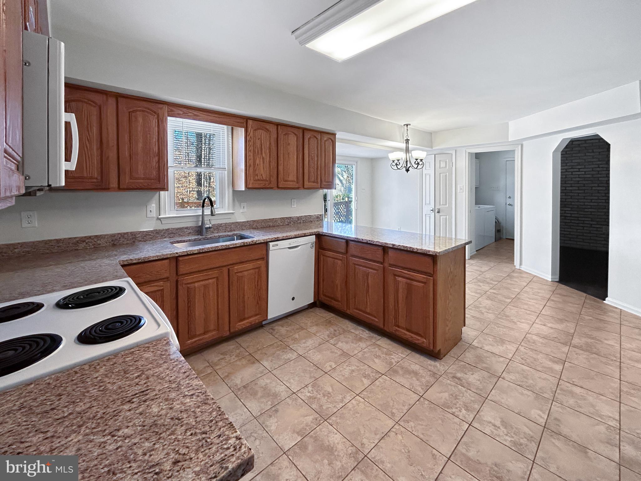 FAIRFAX STATION - Residential Lease