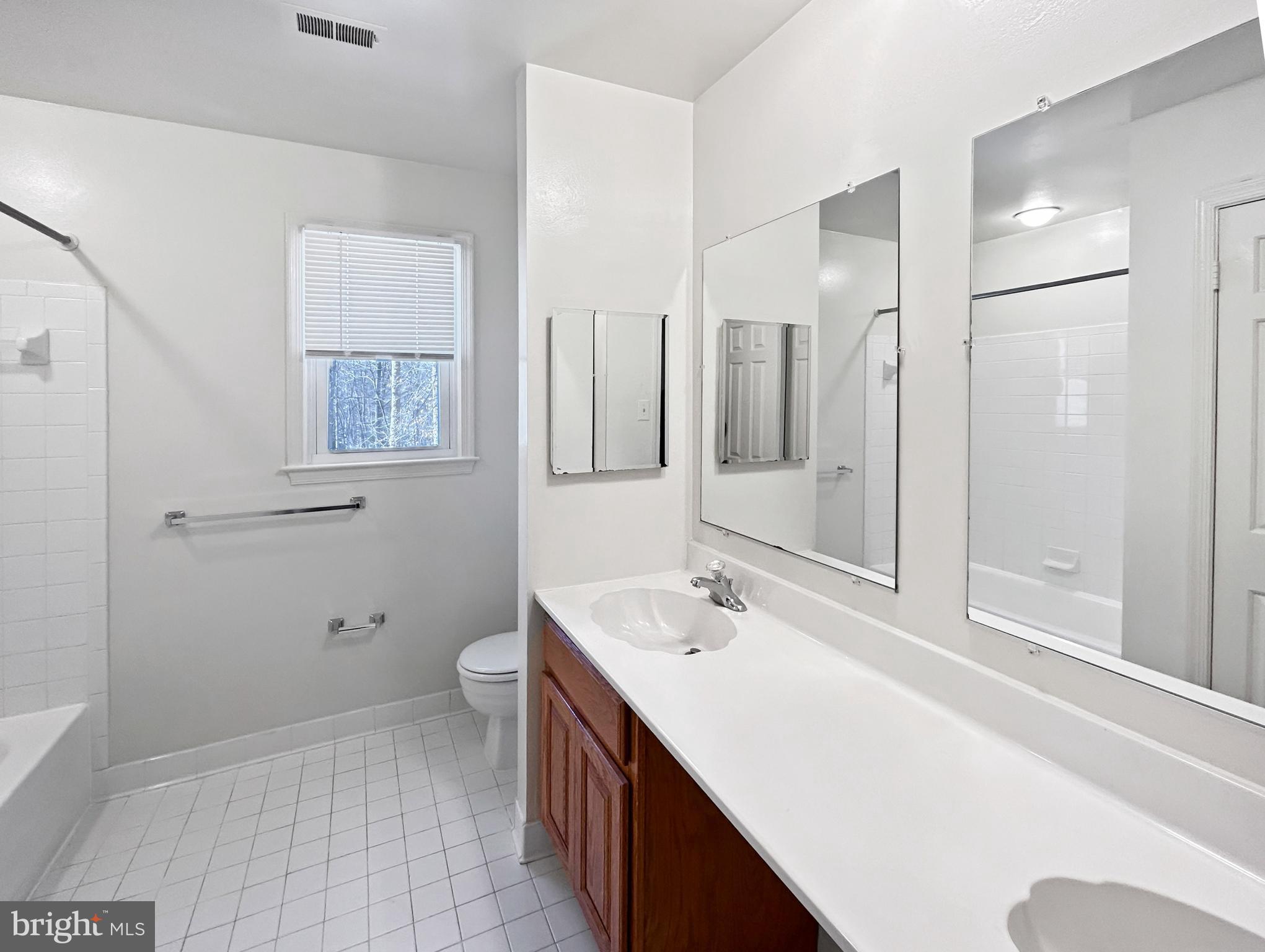 FAIRFAX STATION - Residential Lease