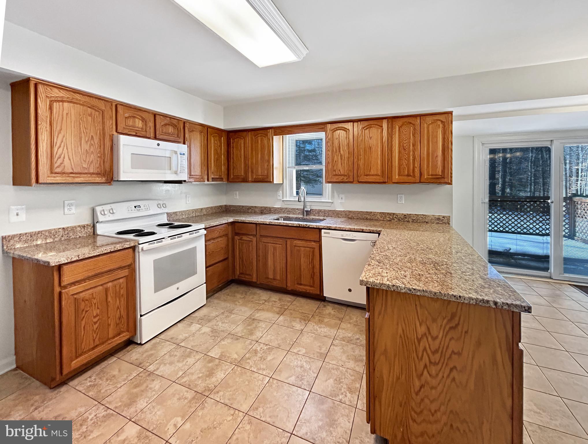 FAIRFAX STATION - Residential Lease