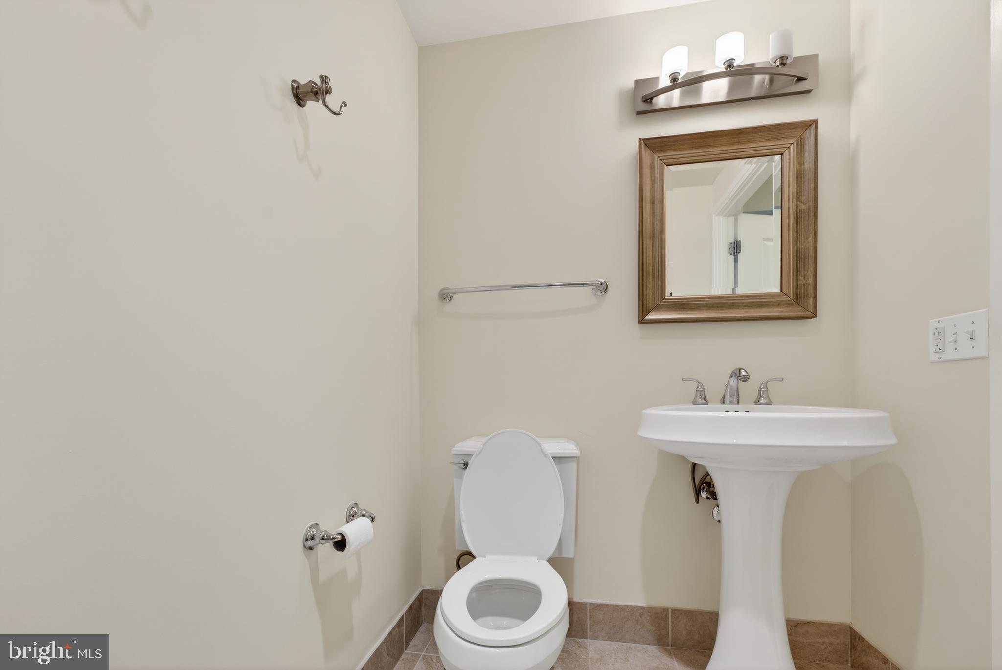 ONE PARK CREST CONDOMINIUM - Residential