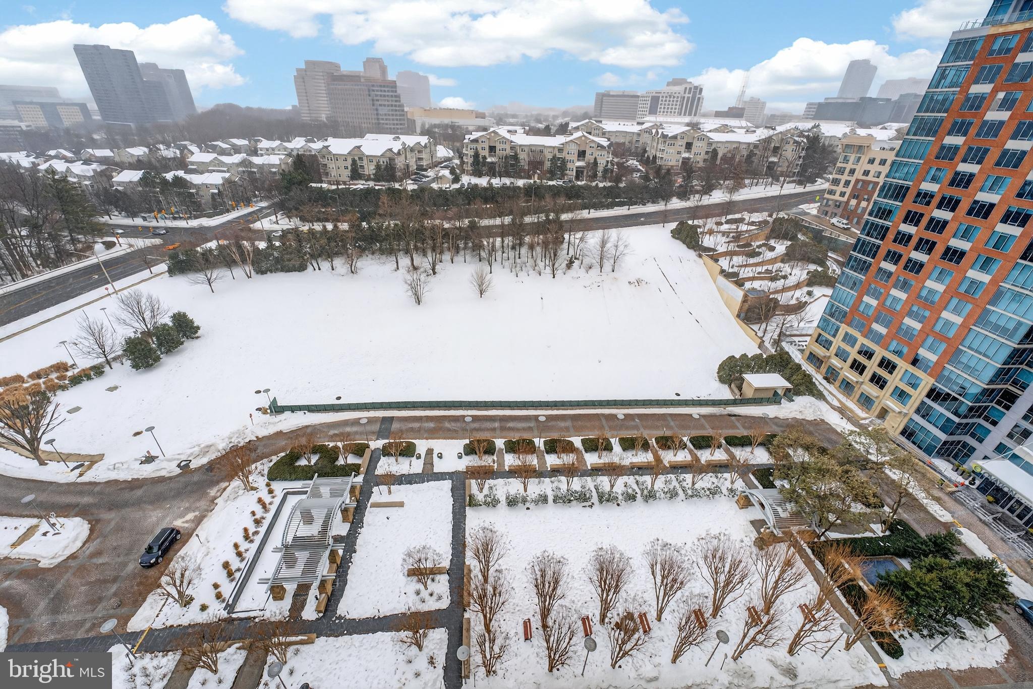 ONE PARK CREST CONDOMINIUM - Residential