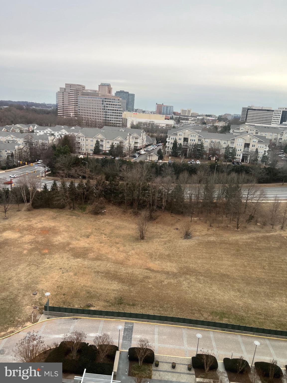 ONE PARK CREST CONDOMINIUM - Residential