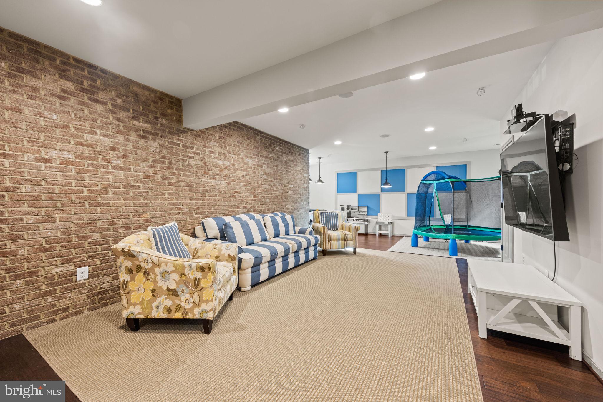 CABIN BRANCH - Residential