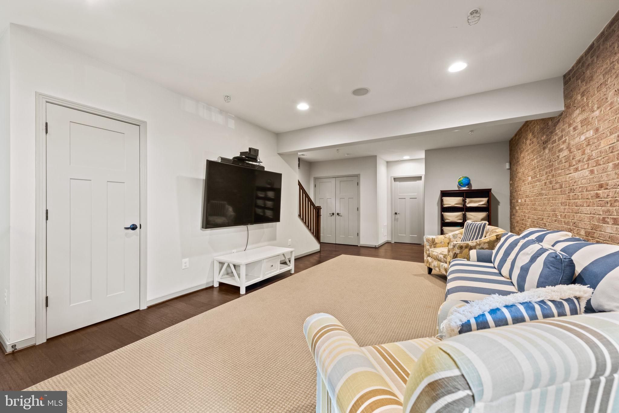 CABIN BRANCH - Residential