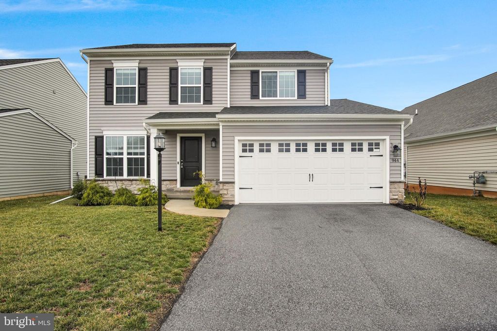 Photo of 944 W North St, CARLISLE, PA 17013 (MLS # PACB2052302)