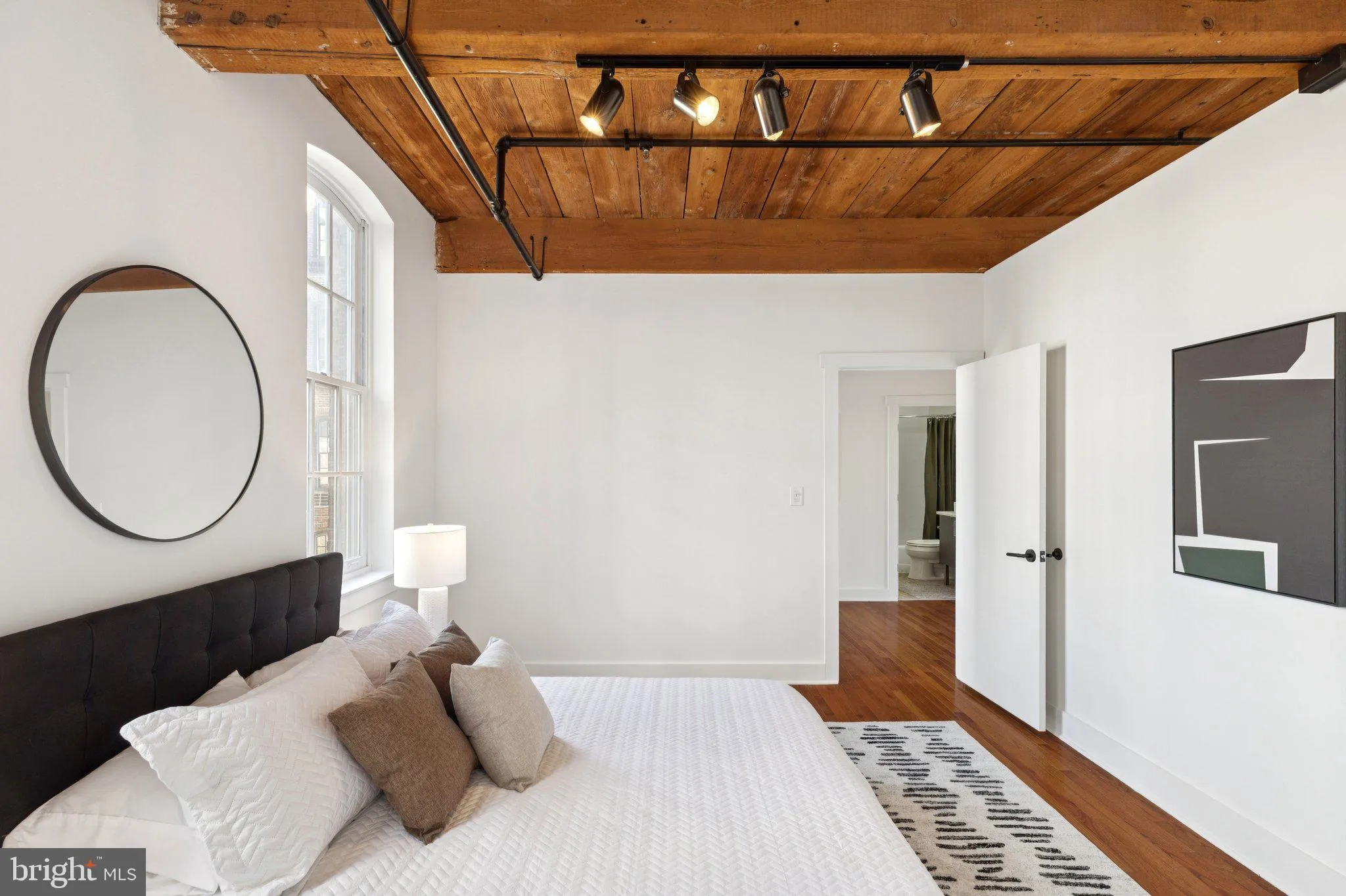 Philadelphia, Pennsylvania 19106, United States, 1 Bedroom Bedrooms, ,1 BathroomBathrooms,Residential,Pending,251418