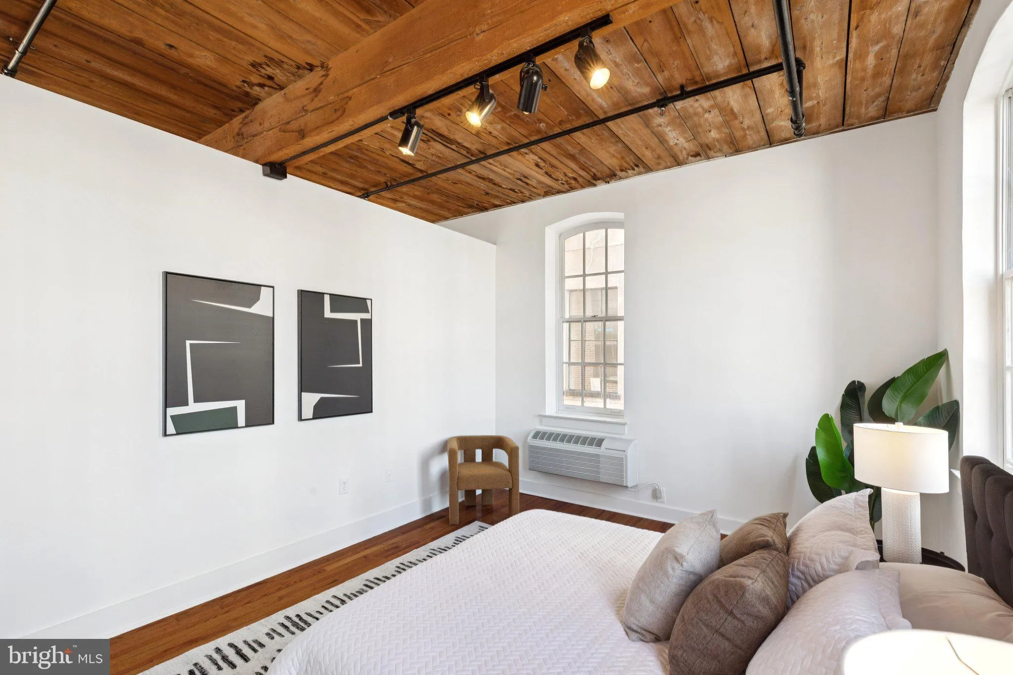 Philadelphia, Pennsylvania 19106, United States, 1 Bedroom Bedrooms, ,1 BathroomBathrooms,Residential,Pending,251418