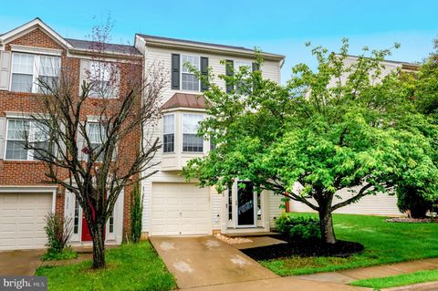 Photo of 15720 Viewpoint Circle, DUMFRIES, VA 22025 (MLS # VAPW2120178)