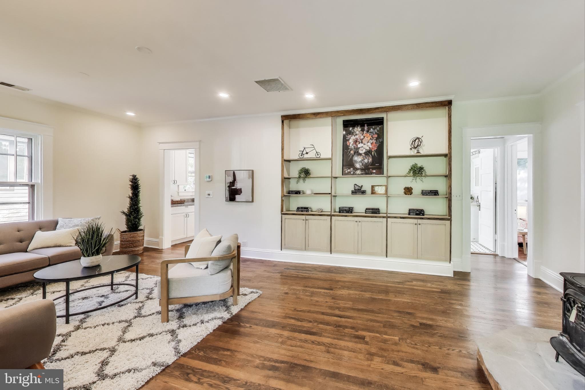 7017 WOODLAND AVENUE