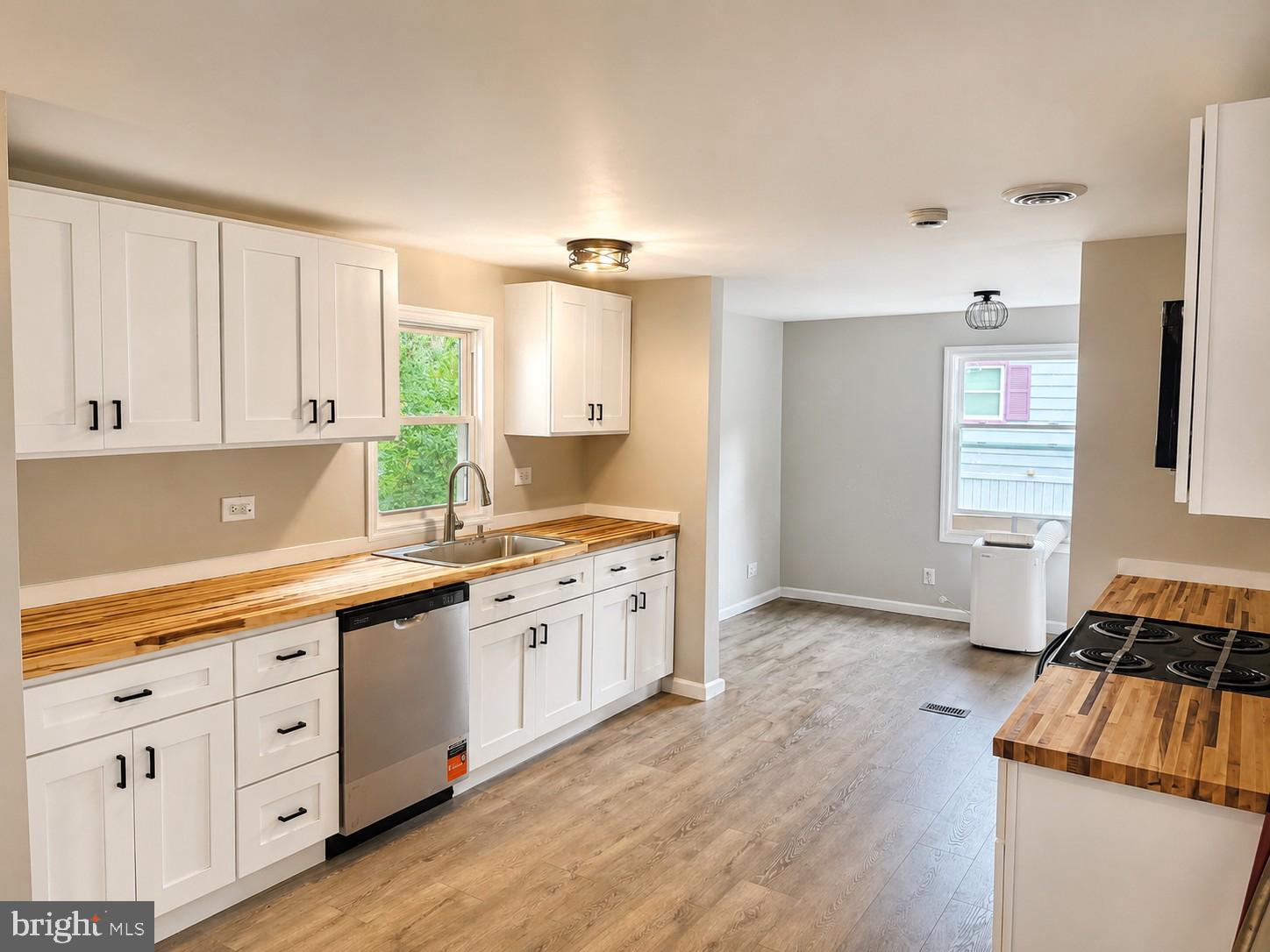 8 HARDING DR