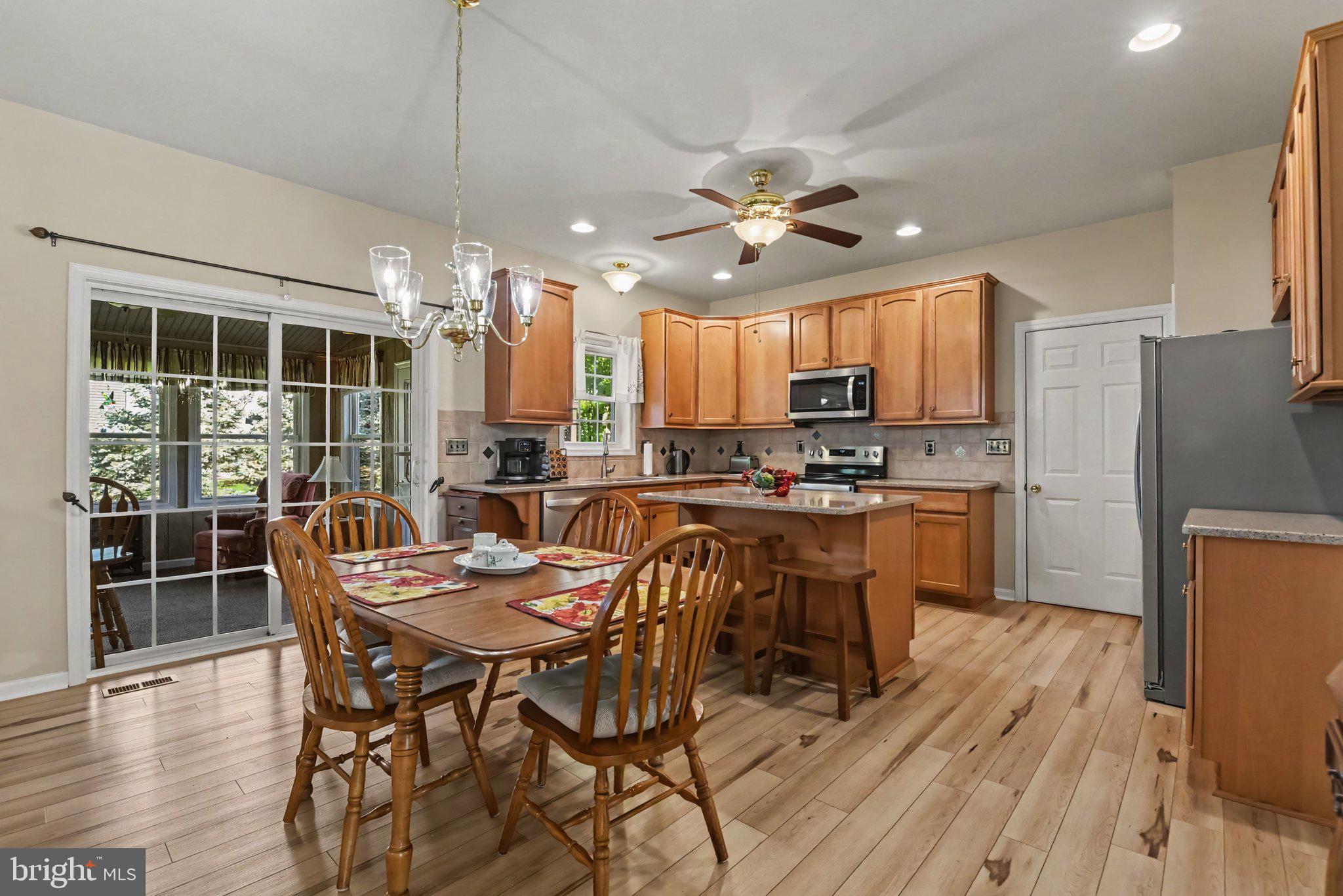 1123 SHANNON LANE