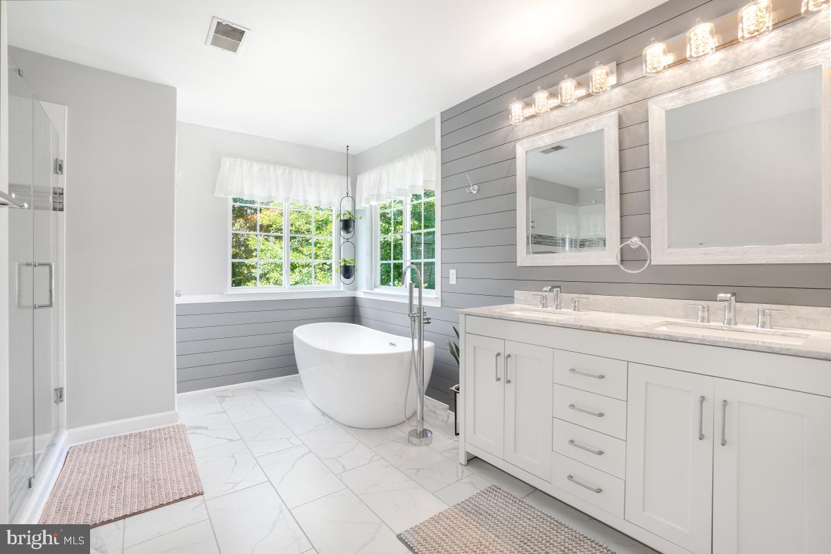 JACOBS WOODS - Residential