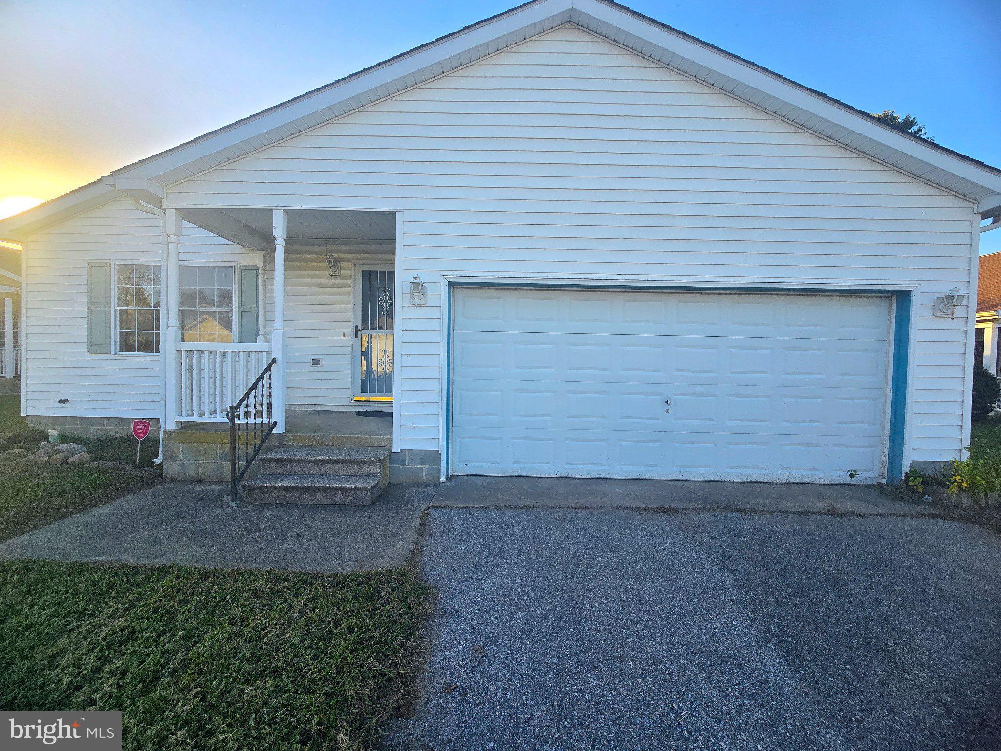 15 CARRIAGE LANE
