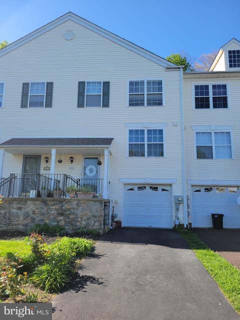 Townhouse For Rent - 4590 Louise Saint Claire Drive<br/> Bucks County, DOYLESTOWN, PA 18902