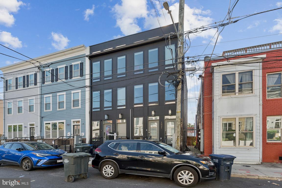 1921 CAPITOL AVENUE NE 1
