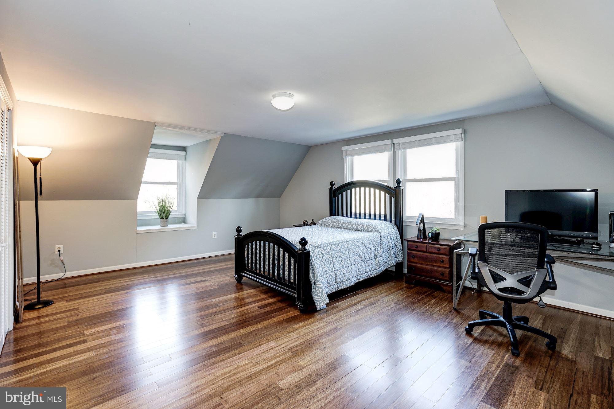 CARDEROCK SPRINGS - Residential