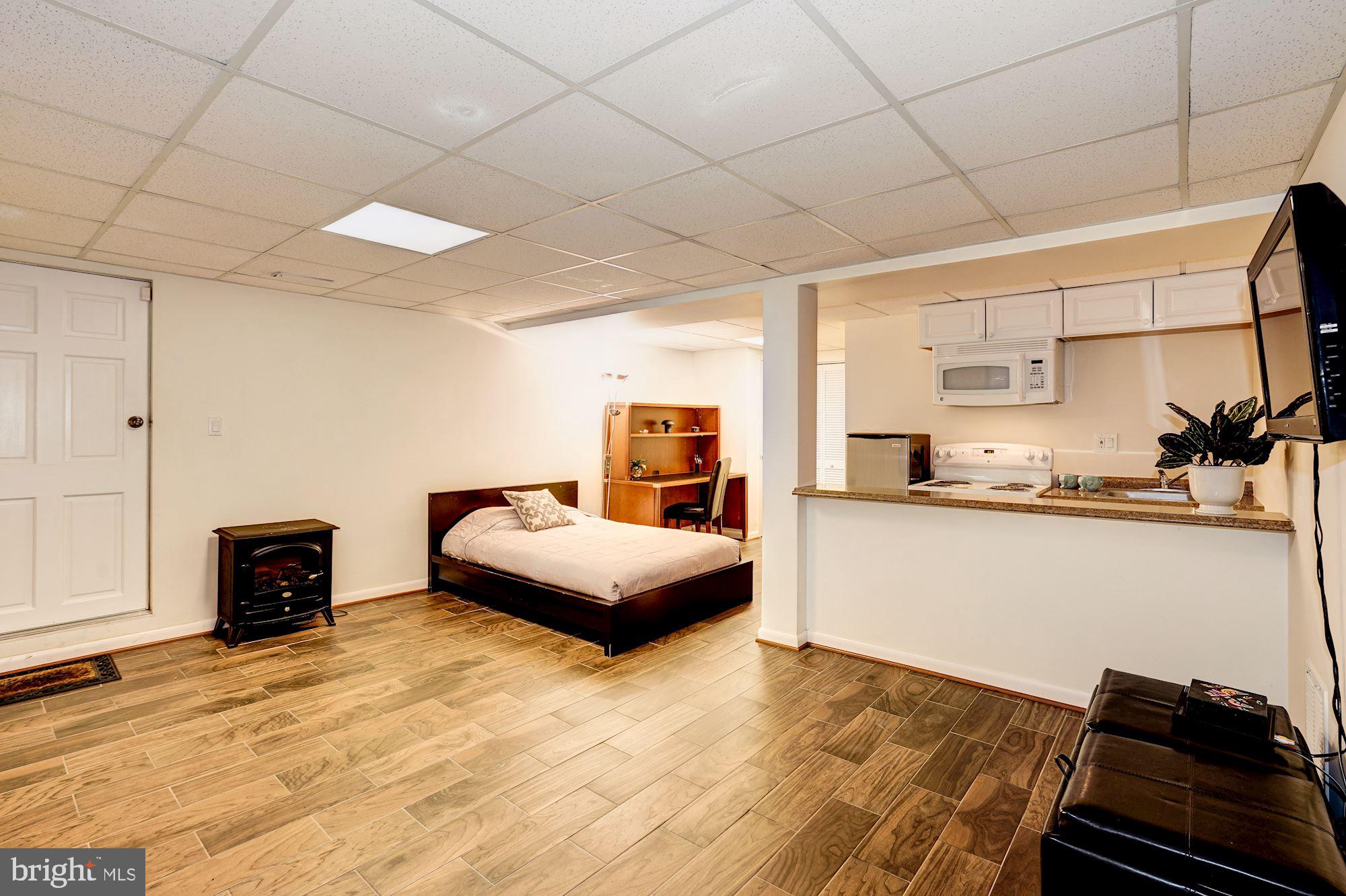 CARDEROCK SPRINGS - Residential