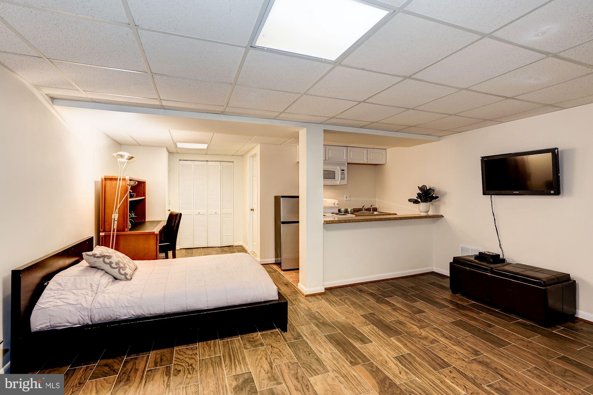 CARDEROCK SPRINGS - Residential