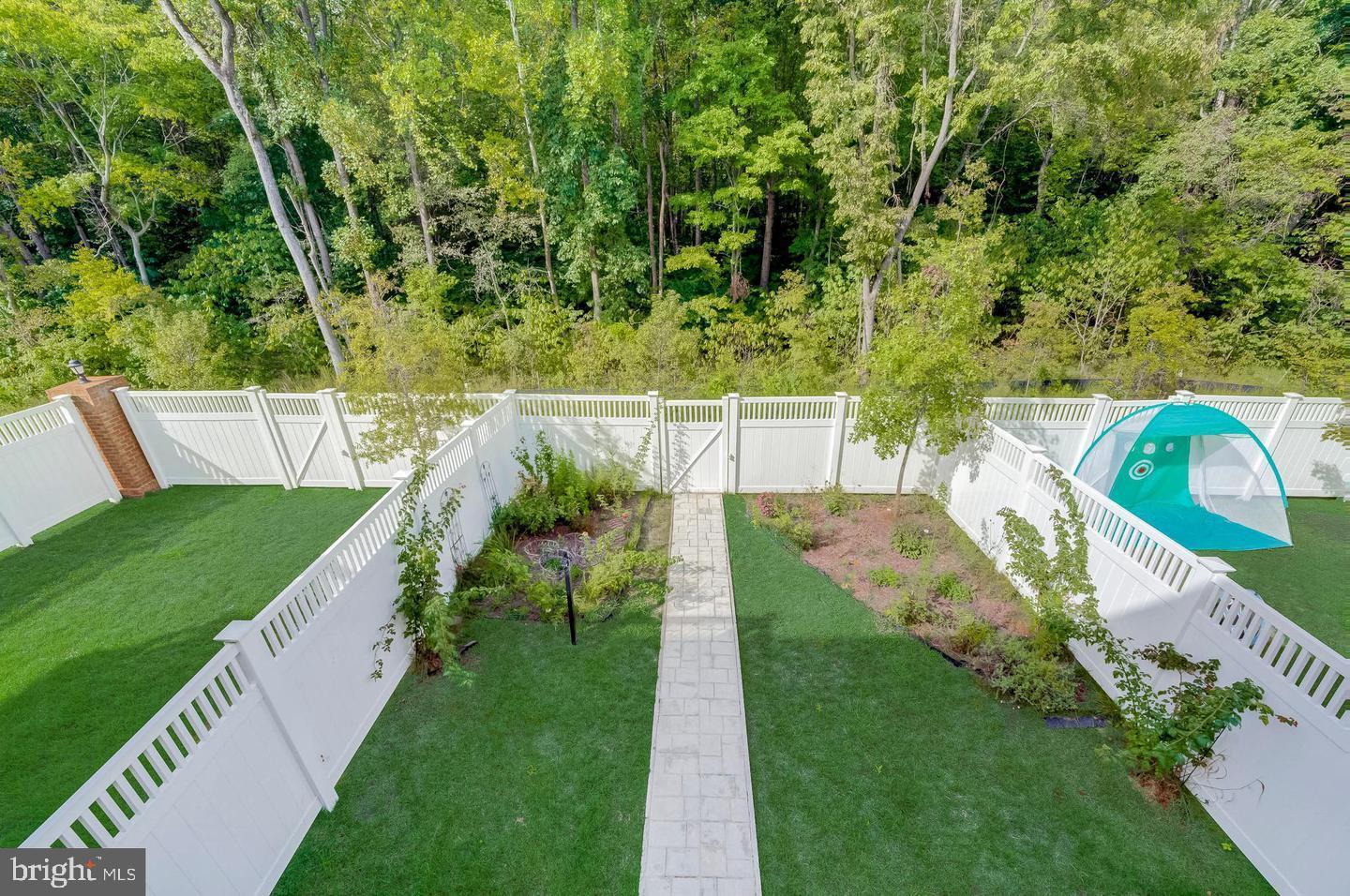 MARLBORO RIDGE - Residential