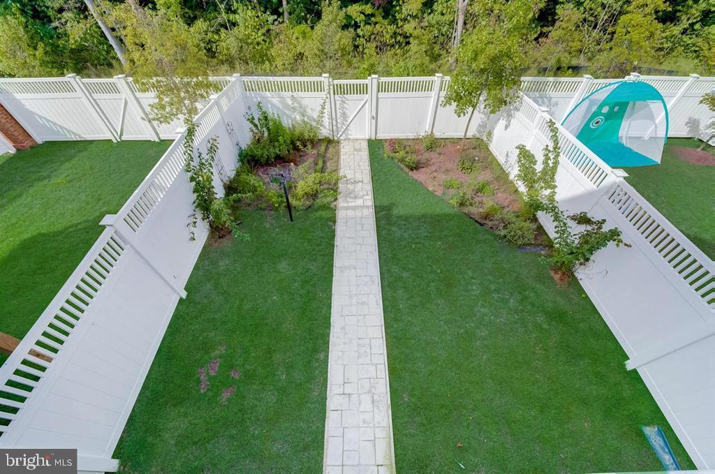 MARLBORO RIDGE - Residential