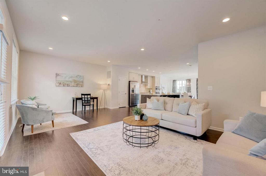 MARLBORO RIDGE - Residential