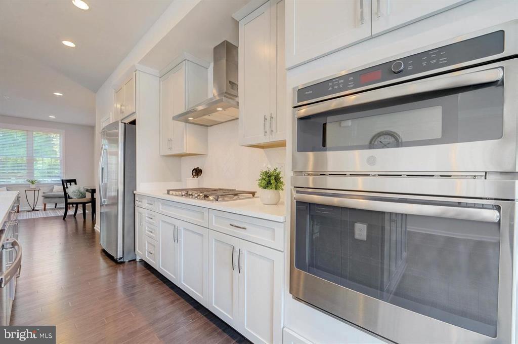 MARLBORO RIDGE - Residential