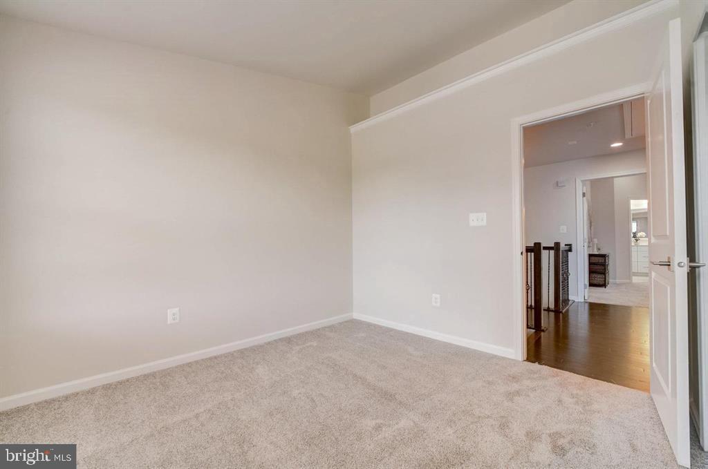 MARLBORO RIDGE - Residential