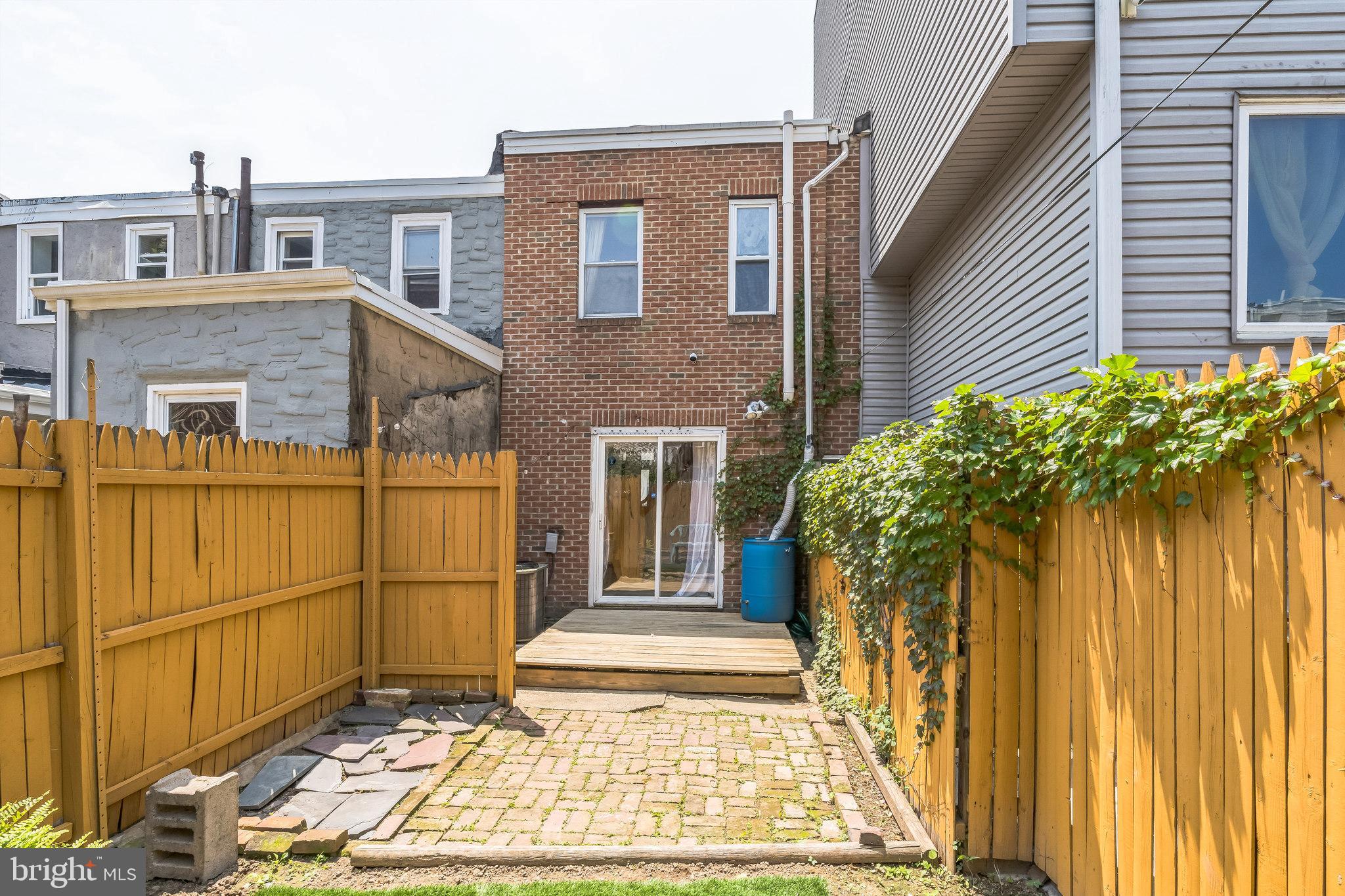 EAST KENSINGTON - Residential
