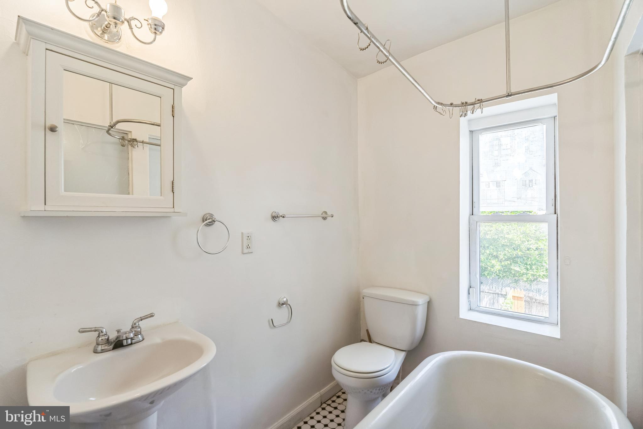 EAST KENSINGTON - Residential