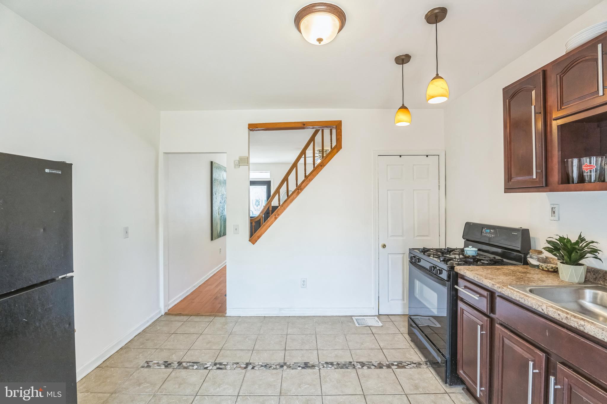 EAST KENSINGTON - Residential