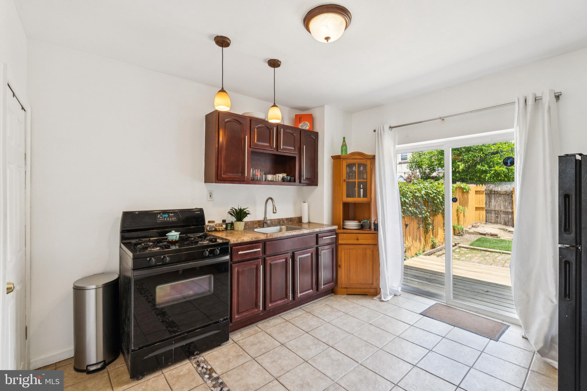 EAST KENSINGTON - Residential