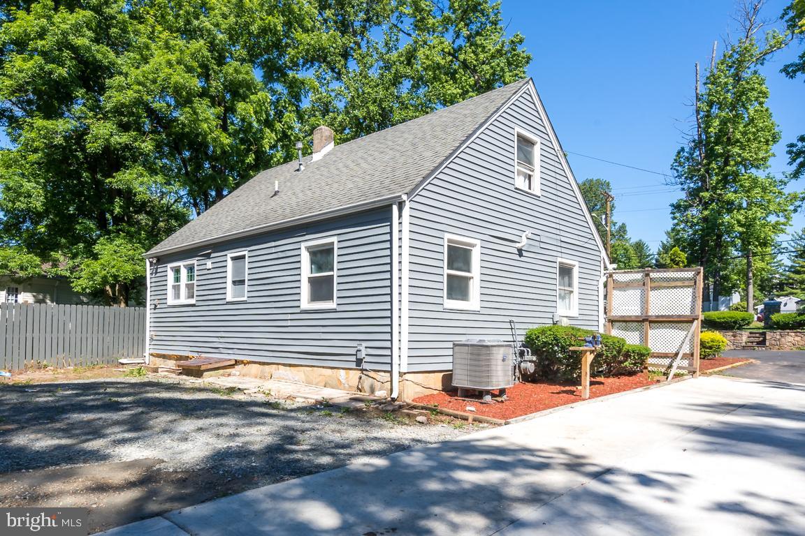 YORKSHIRE VILLAGE - Residential