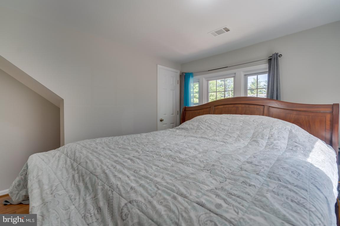 YORKSHIRE VILLAGE - Residential