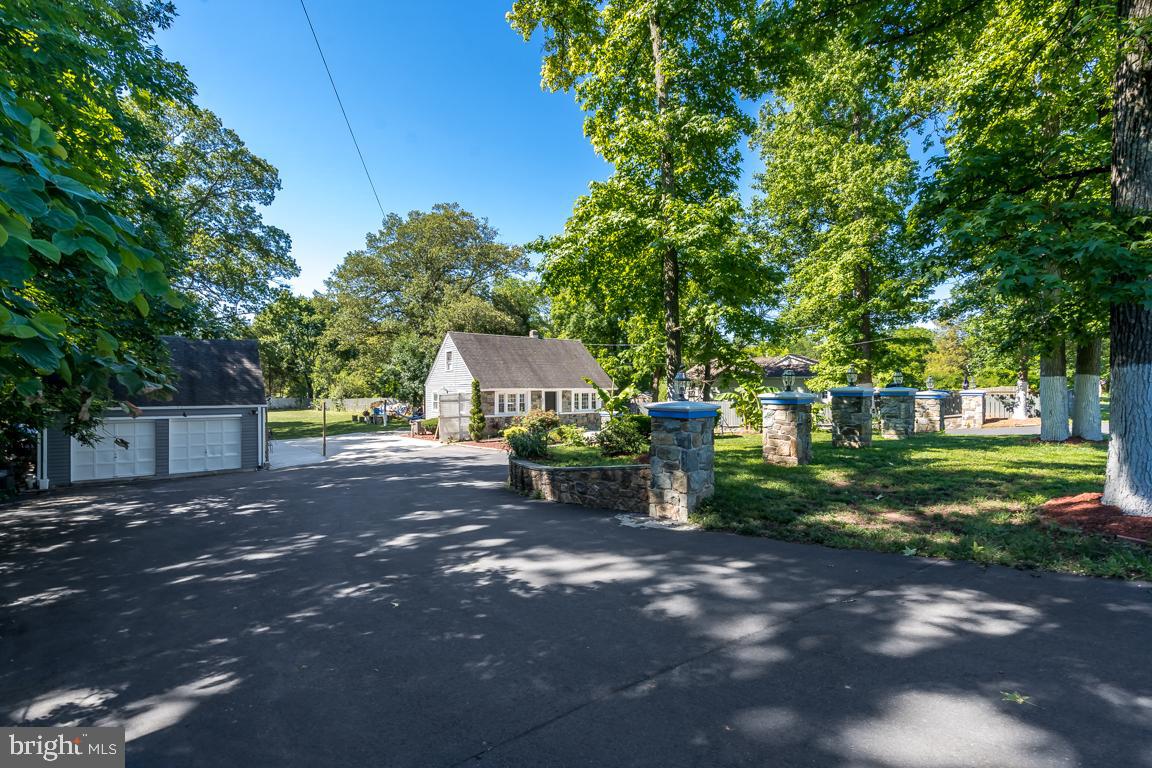 YORKSHIRE VILLAGE - Residential