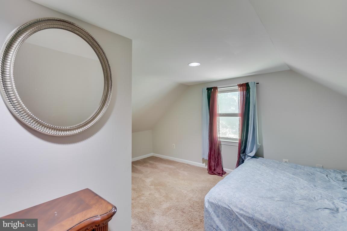 YORKSHIRE VILLAGE - Residential