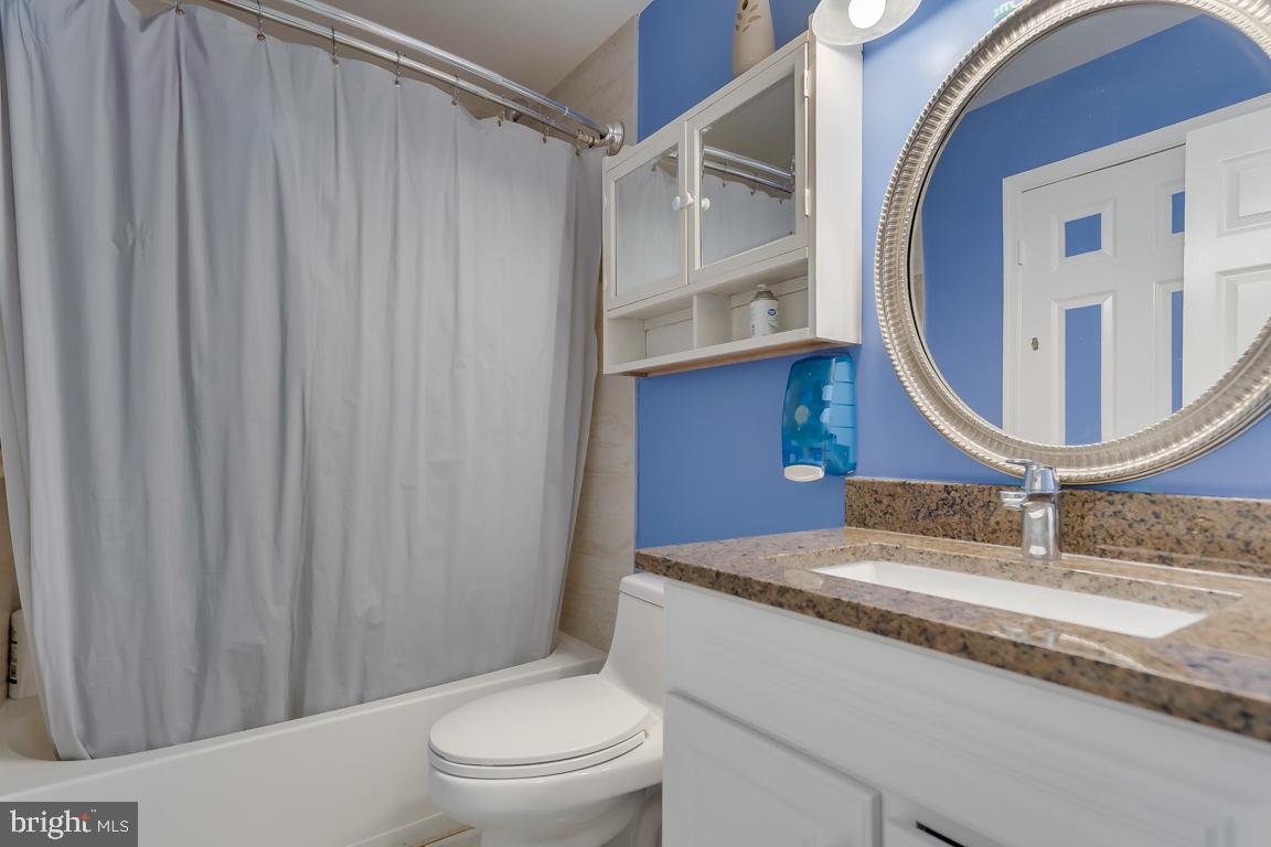 YORKSHIRE VILLAGE - Residential