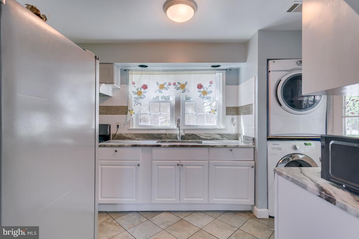 YORKSHIRE VILLAGE - Residential