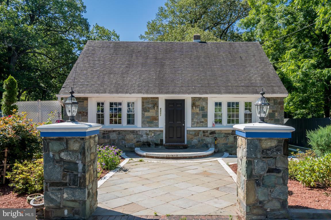 YORKSHIRE VILLAGE - Residential