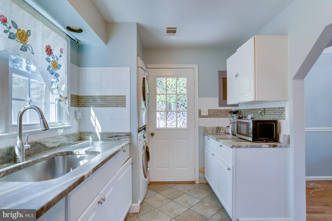 YORKSHIRE VILLAGE - Residential