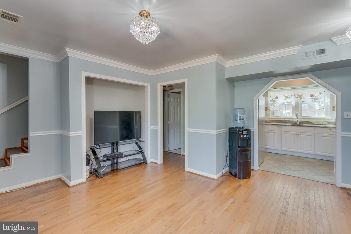 YORKSHIRE VILLAGE - Residential